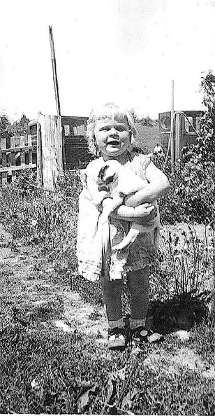 Elsie_Elizabeth__Betty__Jean_Hobbs_2_yrs_old_with_her_pup_Pal_at_Her_1st_home__2.jpg