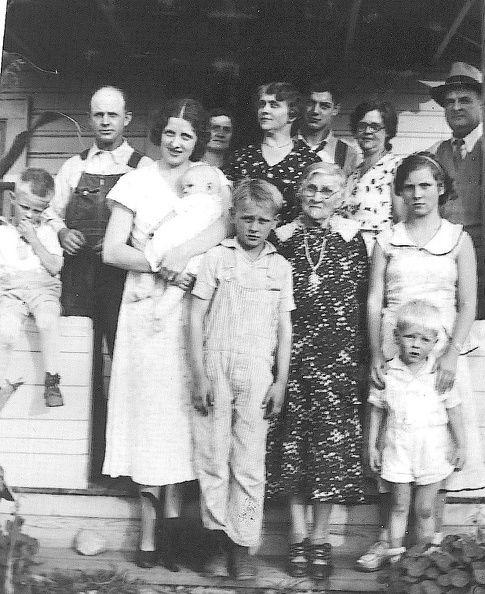 Grandma_Hobbs_and_her_extended_Family-1932-_2.jpg