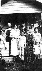 Grandma Hobbs and her extended family-1932- 2a