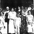 Grandma Hobbs and her extended family-1932- 2a