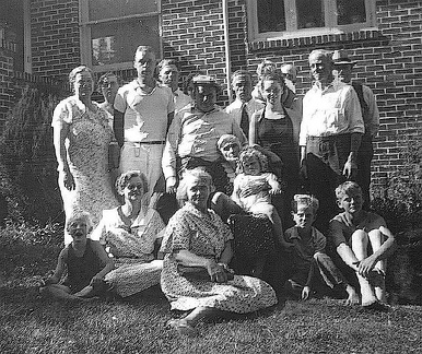 Grandma Hobbs and her extended family 1936
