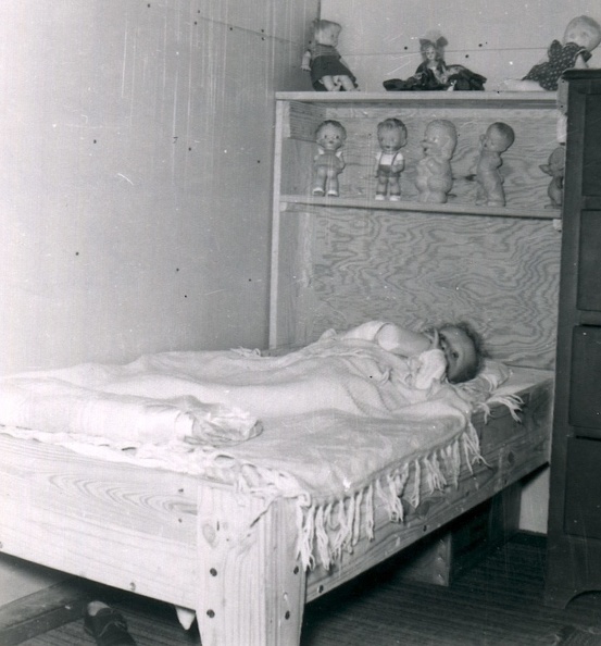 niki-in_the_bed_grandpa_hobbs_made_for_her-_Jan_1959.jpg