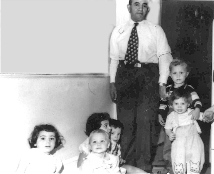 CR_s_Father_with_Grandkids-1952.jpg